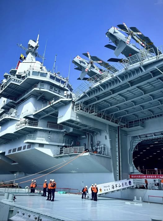 山东舰-星舰视角.jpg