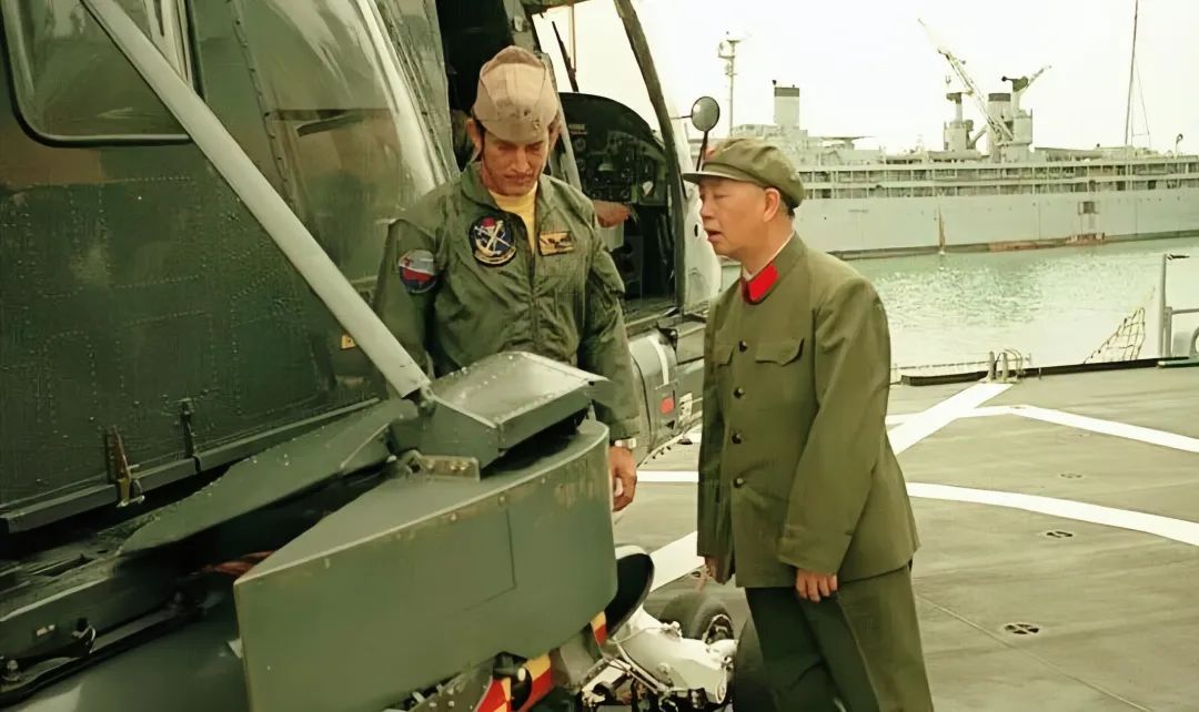 1980年5月25日， 副总参谋长刘华清访美.jpg